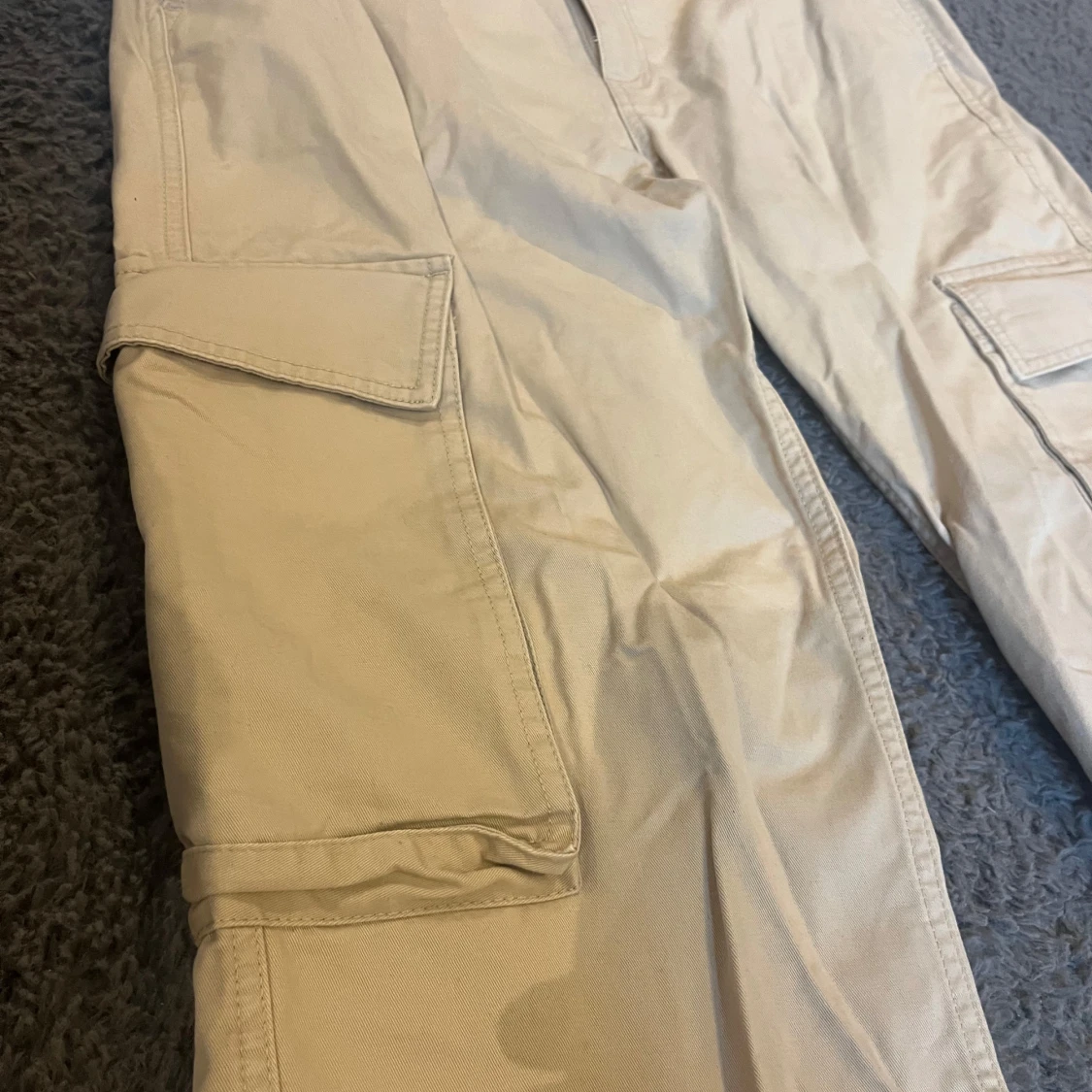 Beige cargobyxor - 90