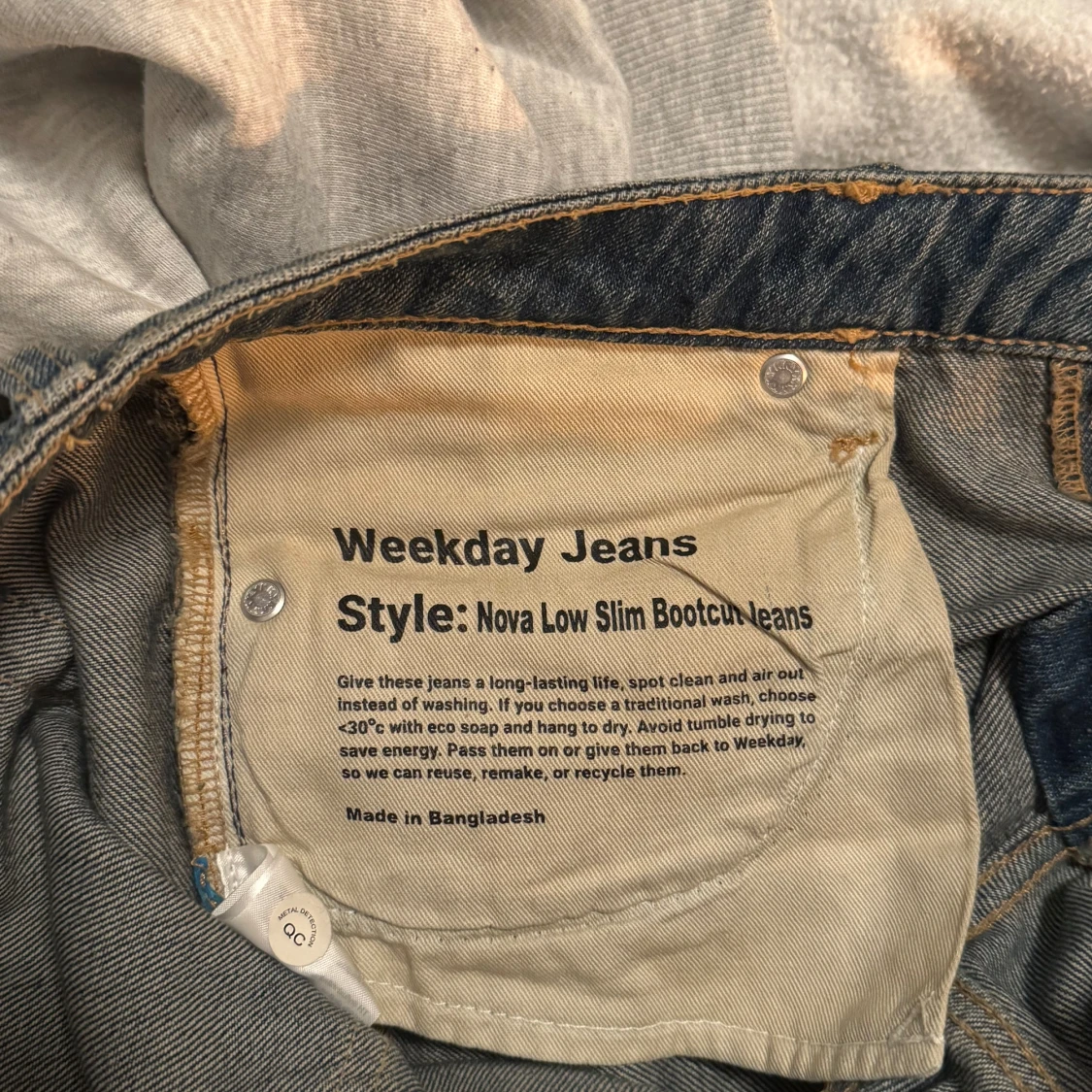 Lågmidjade jeans från Weekday - 91