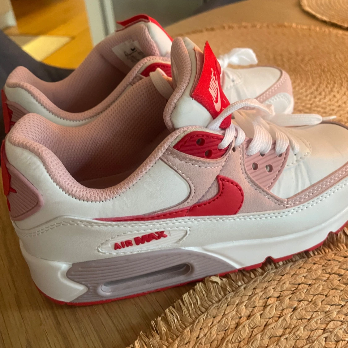 Nike Air Max i vitt och rosa - 4