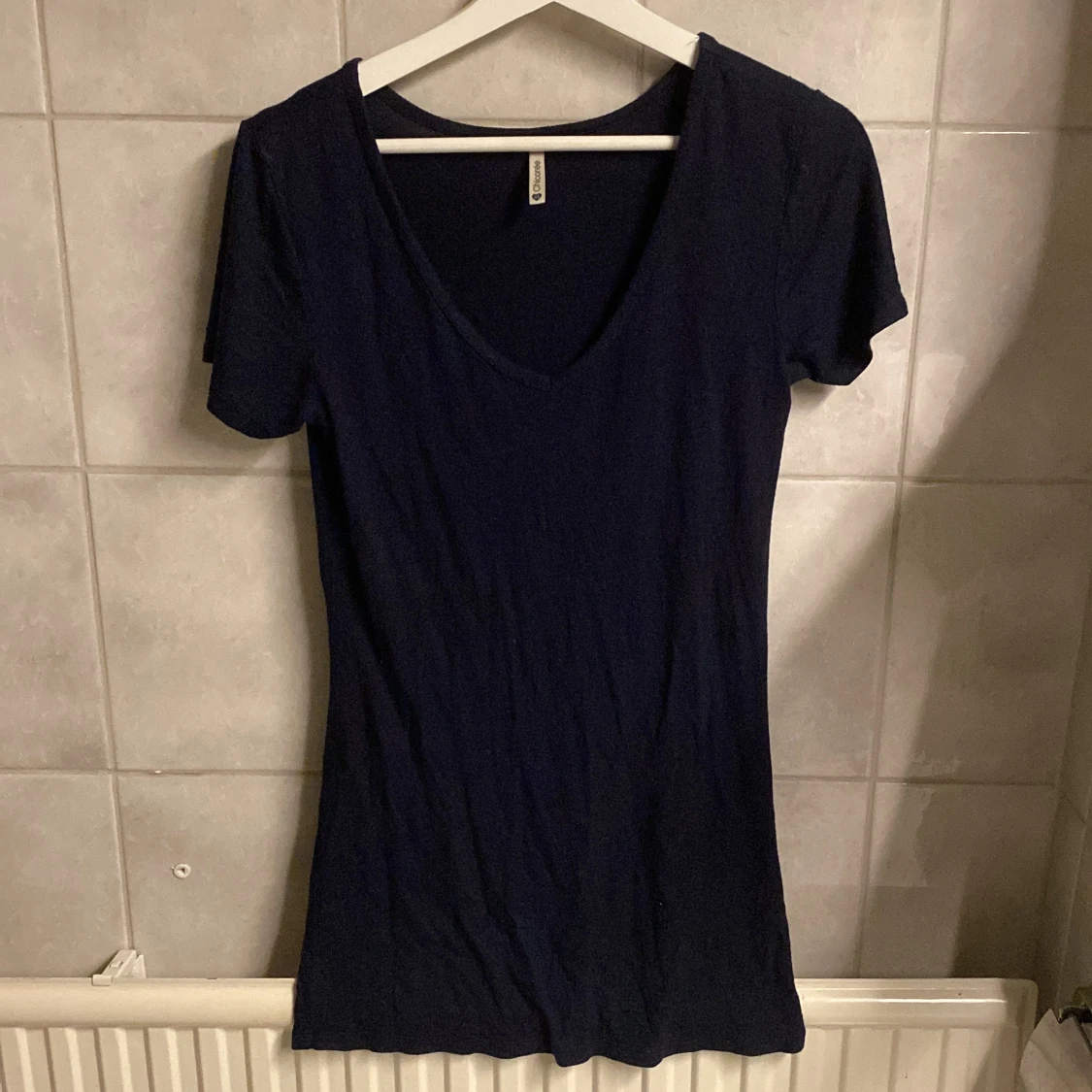 Svart v-ringad topp från Chicorée