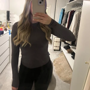 Mörkgrå body - Mörkgrå body från amisu🩶