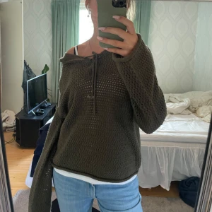 Stickad hoodie - Olivgrön stickad utan några defekter ❤️