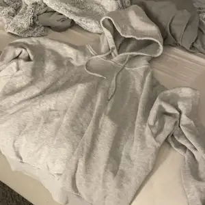 Säljer hoodie från lager 157, mycket använd utan fläckar