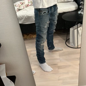 Replay - Hej jag säljer nu mina tvär feta Replay byxor då dom tyvär är för små för mig. Dom är i storlek w29, l32 säljer dom till ett riktigt bra pris