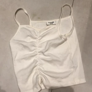 Ribbat vitt linne! - Linne frpn kappahl. Ny skick