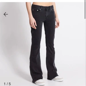 jeans ”low boot” från lager 157 - säljer dessa svarta bootcut jeans från lager 157. använda några gånger (ca 7 gånger)  men är i väldigt bra skick💗