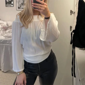 Off shoulder topp - Off shoulder blus storlek S. Helt ny, skriv privat vid intresse💕✨