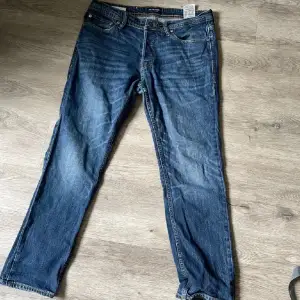 Jack jones slim jeans i strl 33/30 Modellen heter slim tim 