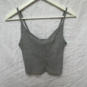 Grå crop top - Grå liten söt sommar topp