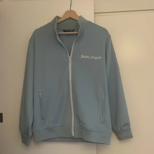 Palm angels baby blue - Palm angels i färgen baby blue som är sparsamt använd. Pris kan diskuteras vid snabb affär. 9/10 skick