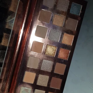 The Beauty Crop Espresso Yourself ögonskugga - The Beauty Crop Espresso Yourself ögonskugga. En färg välanvänd, andra testade några gg.