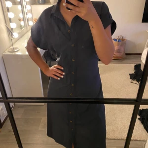 Klänning - Köparen står för frakten, hör av er vid frågor!