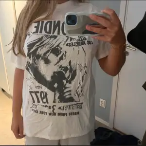 Oversized t-shirt, nästan för stor för mig som vanligtvis brukar ha M