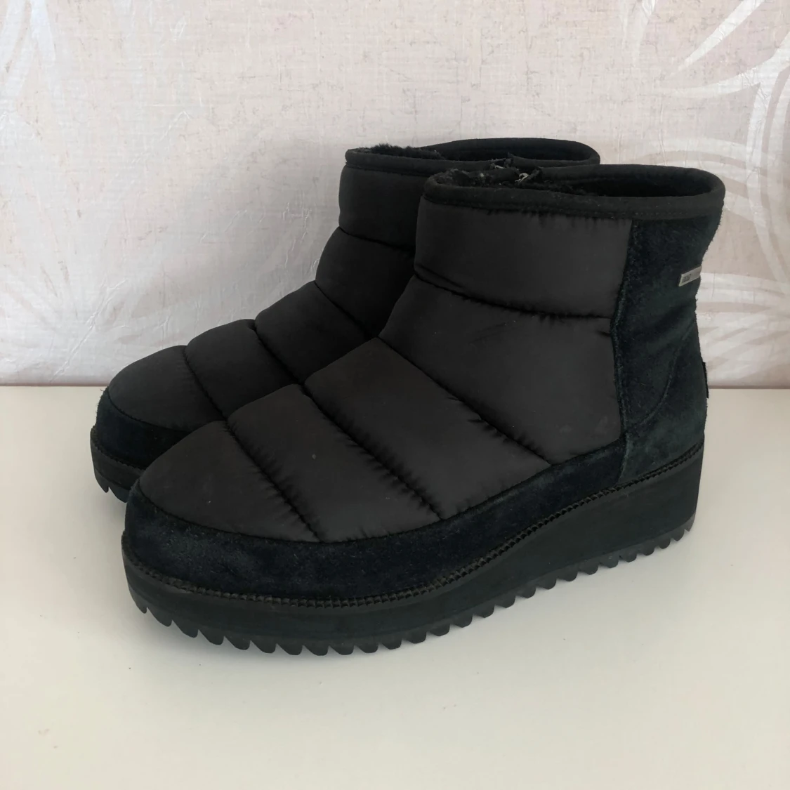 UGG ridge mini boots