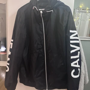 Calvin Klein Jacka - Vindjacka från Calvin Klein oanvänd i nyskick