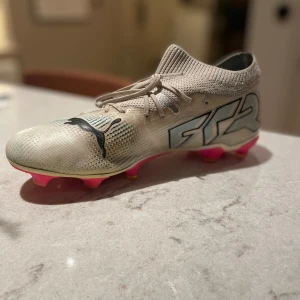 Puma future fotbollsskor storlek 39 pris kan diskuteras  - Puma future skor i gott skick  