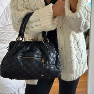 Marc Jacobs väska - Superfin Marc Jacobs väska som jag funderar på att sälja! Lädret är i superbra skick! 🫶🏼 Skriv privat vid frågor💗💗