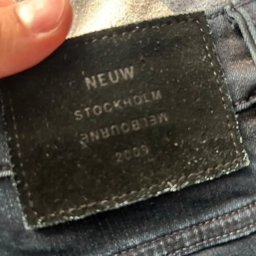 Tja säljer nu ett par nästan helt oanvända jeans med stretch då de ej kommer till användning. De är bara att höra av er vid minsta fundering eller fråga.. Jeans & Byxor.