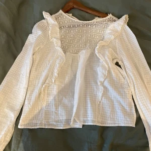 Vit blus från zara  - Vit blus från zara i strl S! 
