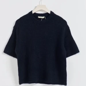 Stickad tröja  - Säljer denna super snygga stickade tröja från Gina Tricot🩷