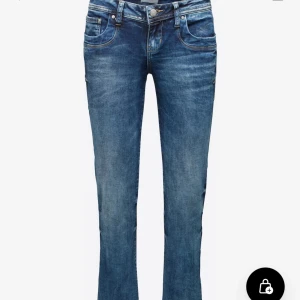Ltb jeans  - Jättefina lågmidjade bootcut ltb valerie jeans! Mycket bra skick och nypris är 915💕 skriv vad du skulle kunna tänka dig att betala! Storlek  24/36