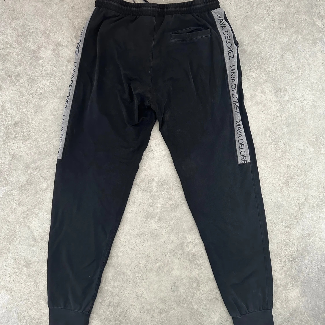 Svarta mjukisbyxor från Maya Delorez - 90