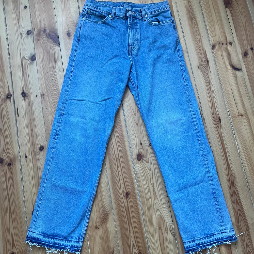 Weekday Galaxy Jeans 28/32 Blå, M, Loose fit. Jeans & Byxor.