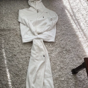 Ralph lauren tracksuit  - Nyskick ställ mer frågor om du vill