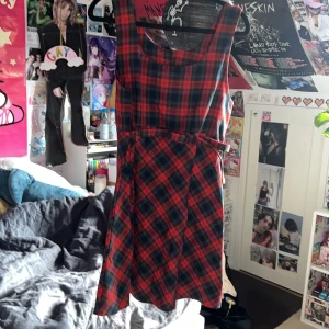 Randig klänning‼️ - En randig klänning som inte är min still länge😋😋 / fråga om du vill se på./ säljer billigttt