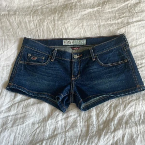 Low waist hollister jeansshorts  - Bra skick, stretch material, inga skador