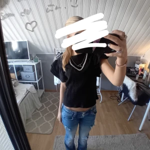 Tröja - Säljer denna jätte snygga puff kortarmaden. Den är helt ny och använder inte den. Inget e sönder den formar kroppen perfekt.