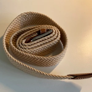 Flätat bälte - Hej! Säljer detta feta flätat bälte! Skick 10/10, oanvänt. Pris:199 men går att diskuteras. Kontaktera gärna