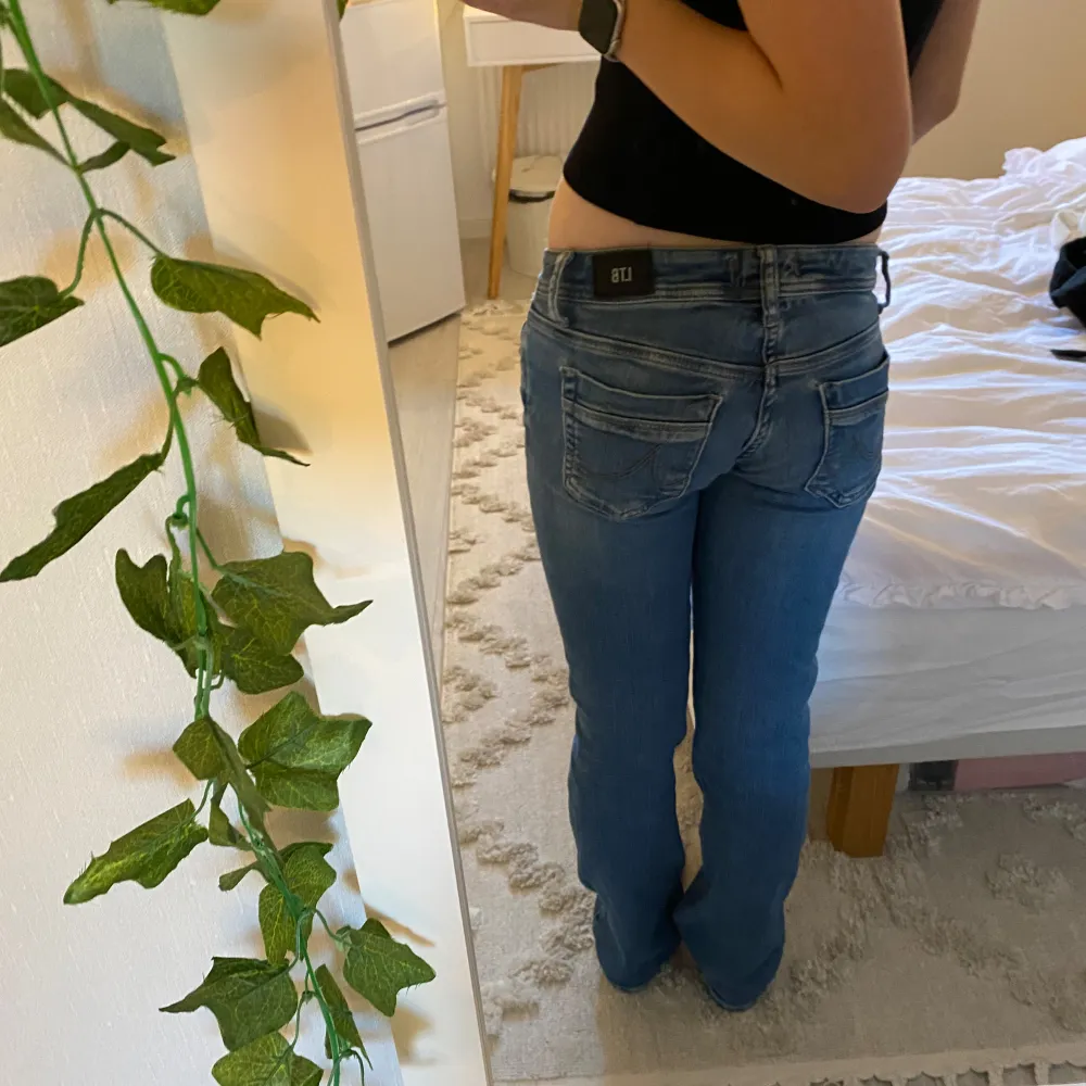 Jättefina ltb jeans storlek 26/30, bra skick och inga slitage. . Jeans & Byxor.