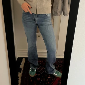 Mörkblå jeans - Nyskick! Storlek 38 men sitter mer som 36! 💕