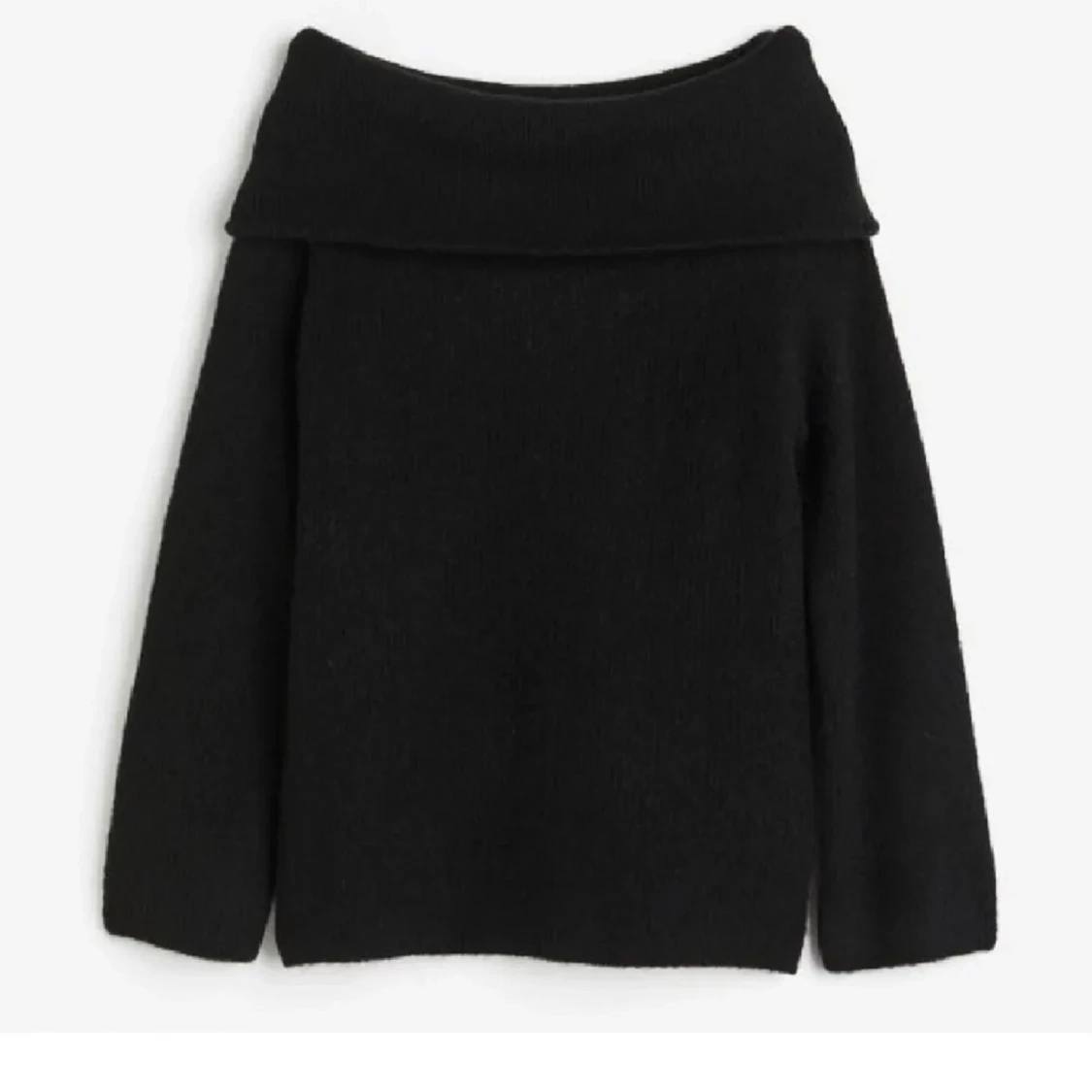 Stickad offshoulder tröja