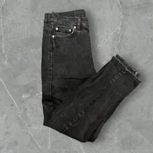 Svarta jeans från Sweet Sktbs i storlek W27. Modell: Sweet Loose. Måttligt skick. Skriv privat för närbilder!♻️