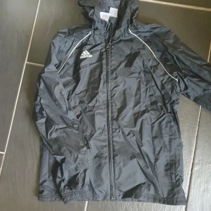 Vind jacka - I fint skick.Nästa som ny.