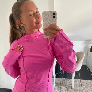 Rosa söt tröja - Helt oanvänd söt rosa tröja som behöver ett nytt hem🩷🩷