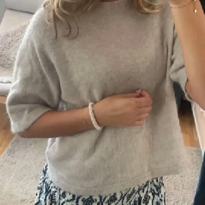 Other stories  - Säljer nu denna tröja från other stories helt ny skick som är perfekt för hösten🍁🍂