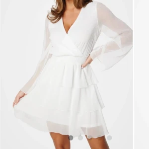 Studentklänning - Säljer min bubbleroom studentklänning! 🫶🏻🤍