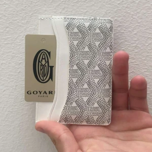 Goyard plånbok - Tja! Säljer denna feta goyard korthållaren skick 10/10. Har aldrig andvänt den. Tveka ej på att höra av dig vid frågor