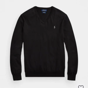 Ralph lauren tröja  - Inga defekter, nyskick, storlek L men sitter som S. Skriv för egna bilder eller frågor