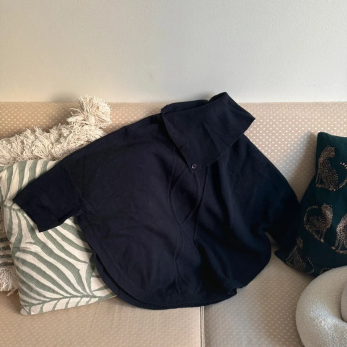 Svart poncho från woolmark - 91