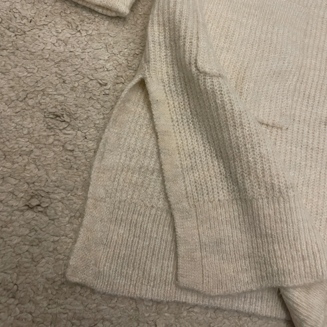 Beige ribbad/stickad kofta från New Look - 92