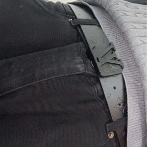 Svart lv Bällte  - Black belt. Grisch och y2k