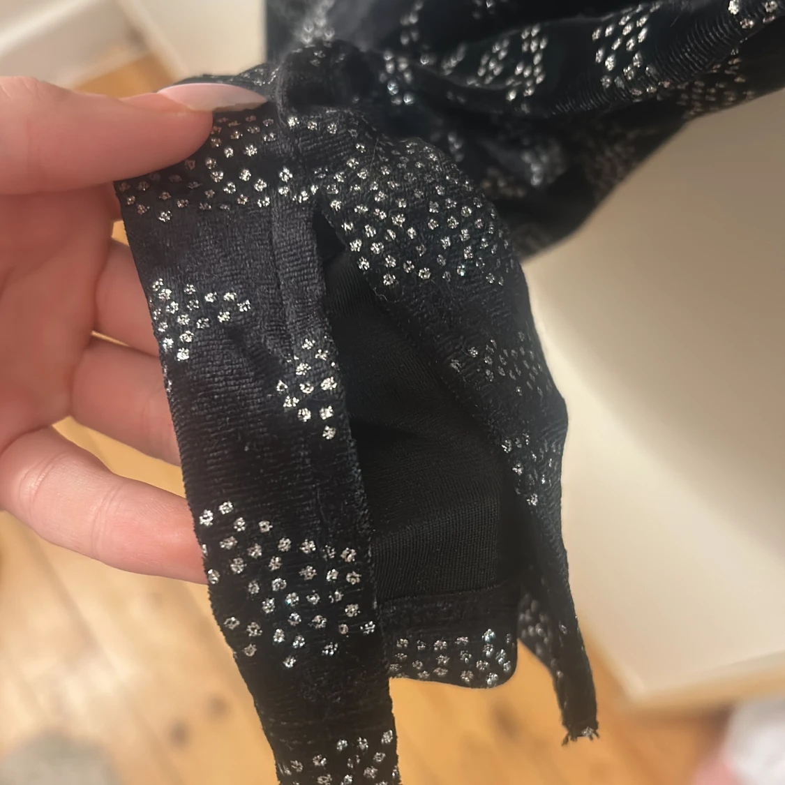 Svart glittrig klänning från H&M Divided - 92