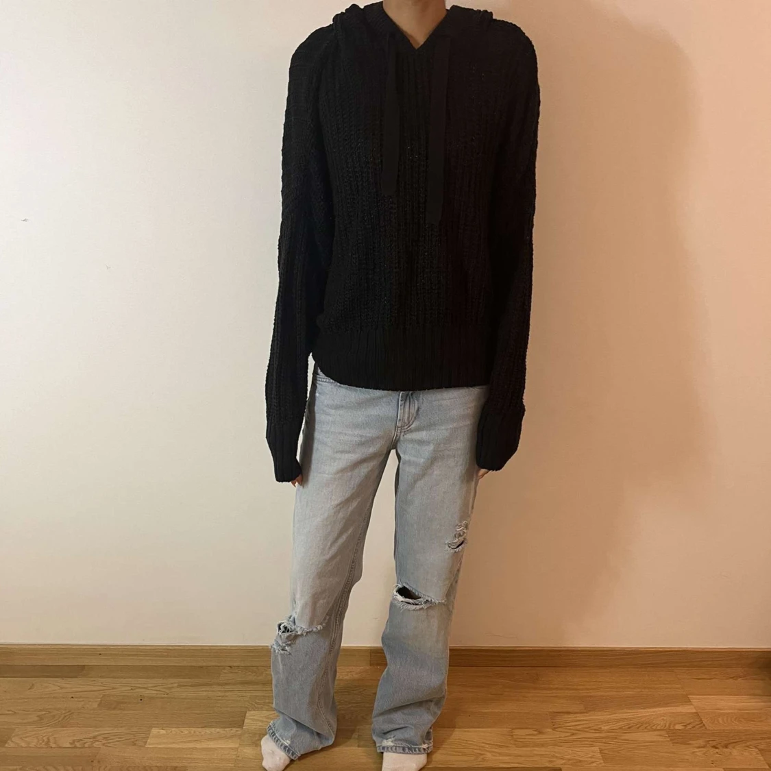 Svart stickad hoodie