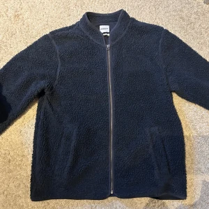 Fleecejacka  - Mörkblå fleecejacka från dobber, strl M! 