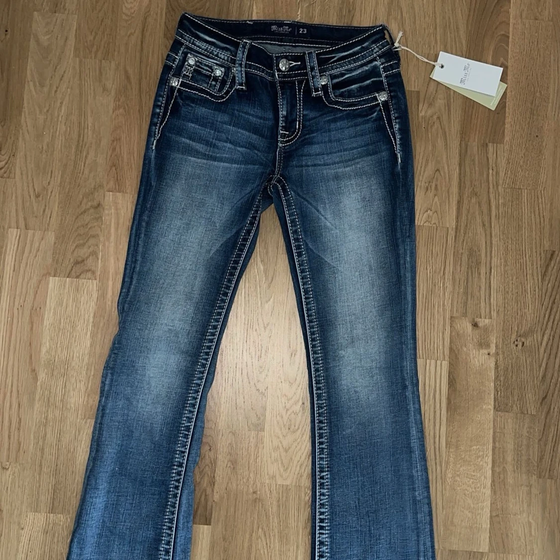 Blå Miss Me jeans med paljett och diamant detaljer  - 91