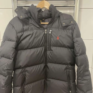 Ralph lauren jacka  - Stolen XL i barn samma som s i herr mycket bra skick Pris går och diskuteras vid snabb affär kvitto finns och ingår 